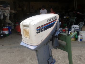 Pin's Publicitaire Ancien Moteur Hors-Bord Evinrude Outboard 175 – Collection